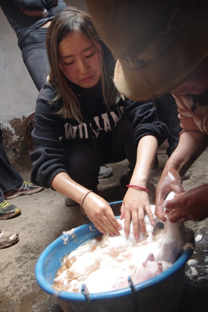 Kaori helping prepare the cuy